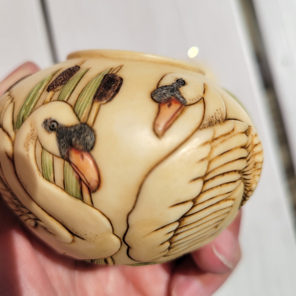 Jardinia Swan Song Trinket Box by Martin Perry Studios 2003 ~ Pretty 3D Imagery - Picture 11 of 15